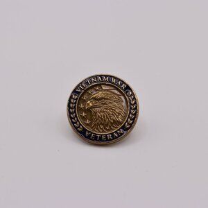 Vietnam War Veteran Commemoration Pin "A Grateful Nation Thanks and Honors You"